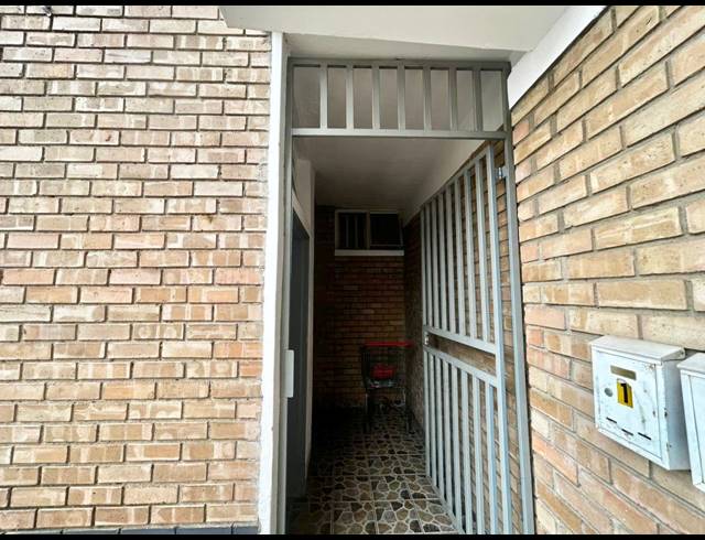 1,400M² BUSINESS CENTRE FOR SALE IN ANNADALE